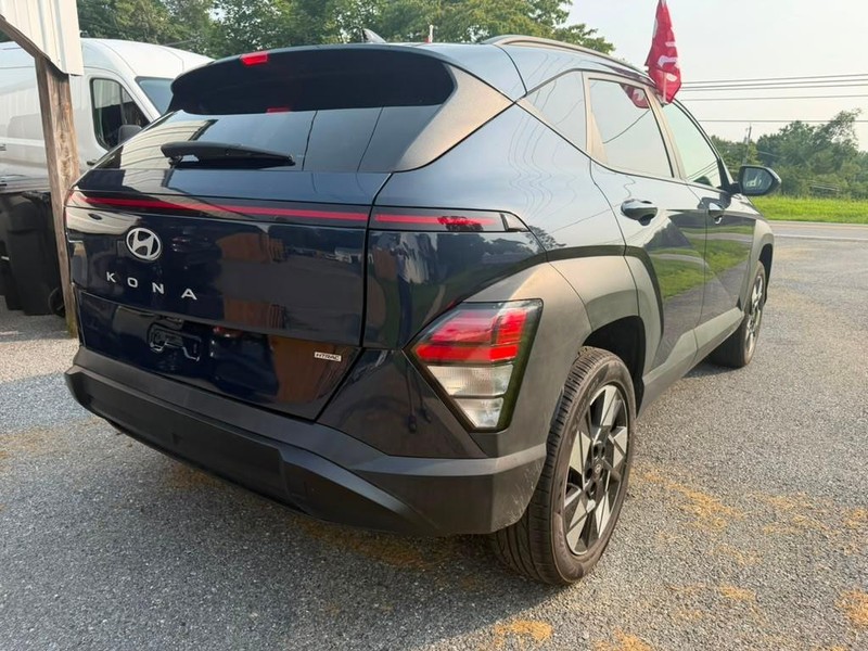 Hyundai Kona Vehicle Full-screen Gallery Image 9