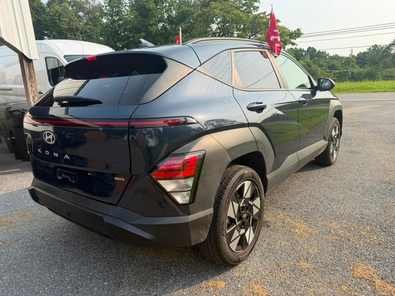 Hyundai Kona Vehicle Full-screen Gallery Image 10