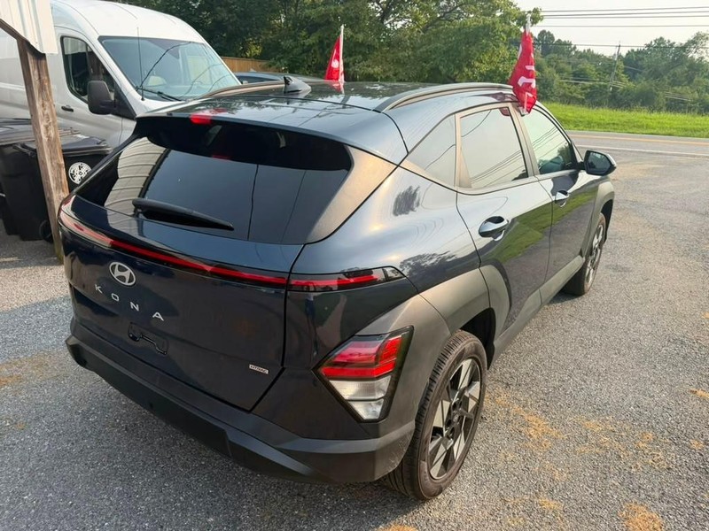 Hyundai Kona Vehicle Full-screen Gallery Image 11
