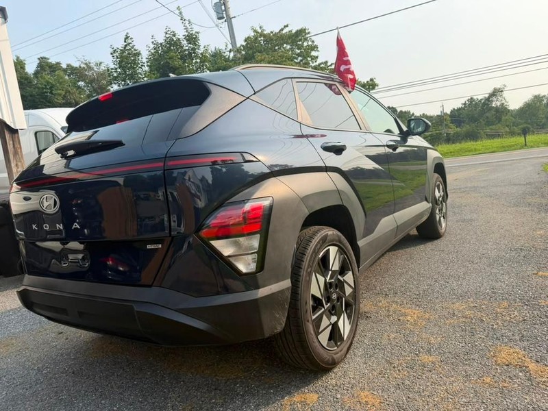 Hyundai Kona Vehicle Full-screen Gallery Image 13