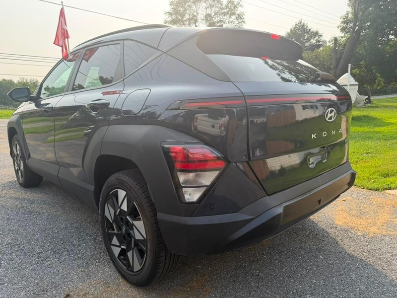 Hyundai Kona Vehicle Full-screen Gallery Image 14