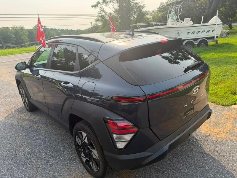 Hyundai Kona Vehicle Full-screen Gallery Image 15