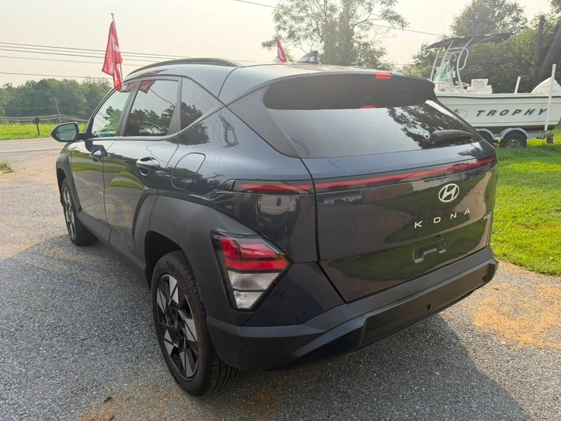 Hyundai Kona Vehicle Full-screen Gallery Image 16