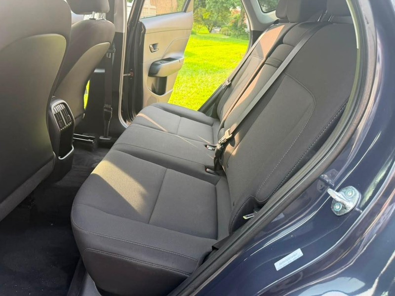 Hyundai Kona Vehicle Full-screen Gallery Image 18