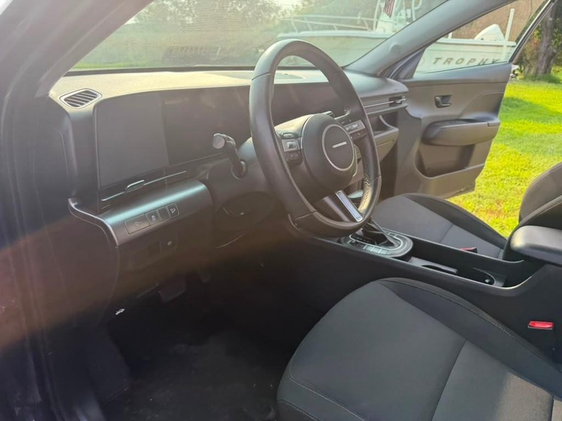 Hyundai Kona Vehicle Full-screen Gallery Image 21