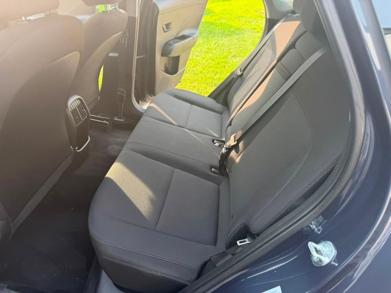 Hyundai Kona Vehicle Full-screen Gallery Image 22
