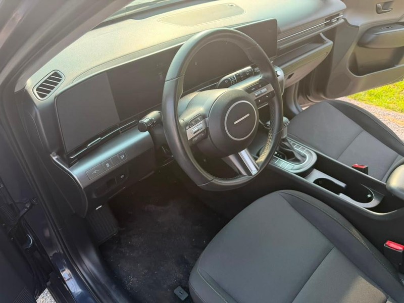 Hyundai Kona Vehicle Full-screen Gallery Image 23