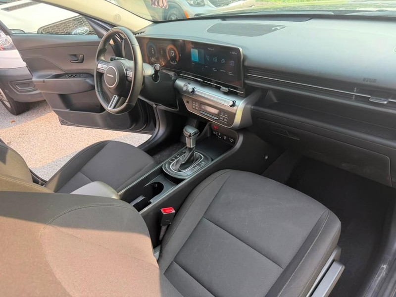 Hyundai Kona Vehicle Full-screen Gallery Image 26
