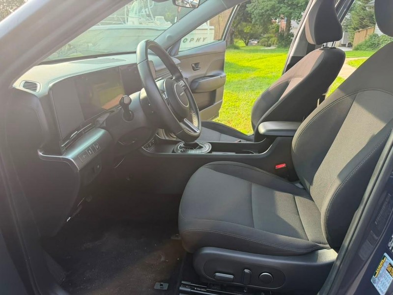 Hyundai Kona Vehicle Full-screen Gallery Image 27