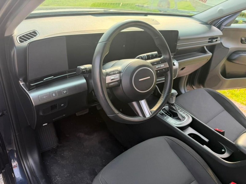 Hyundai Kona Vehicle Full-screen Gallery Image 29