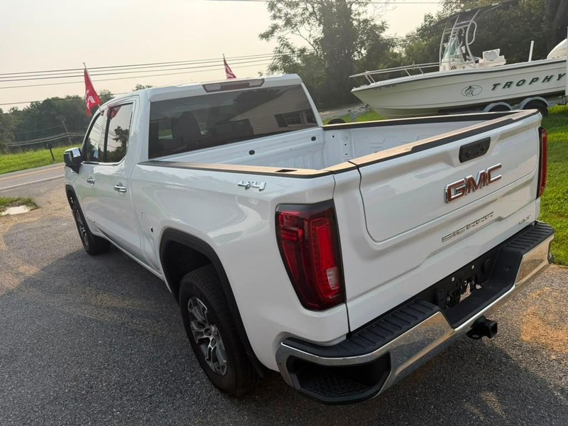 GMC Sierra 1500 Vehicle Full-screen Gallery Image 11