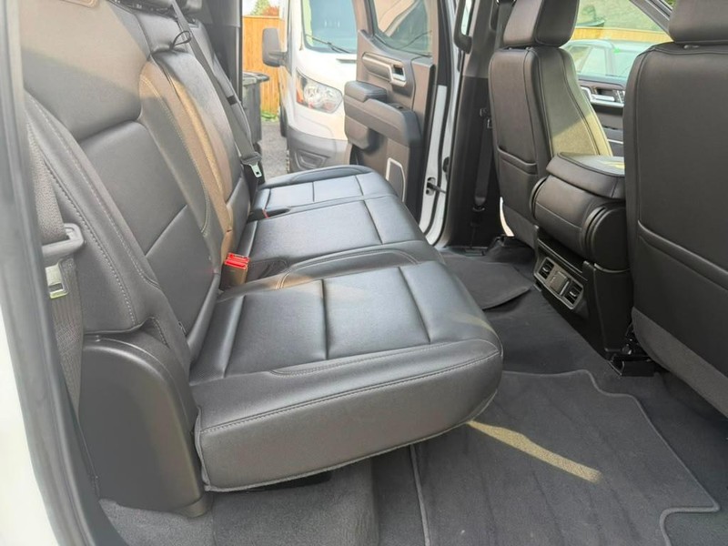 GMC Sierra 1500 Vehicle Full-screen Gallery Image 13