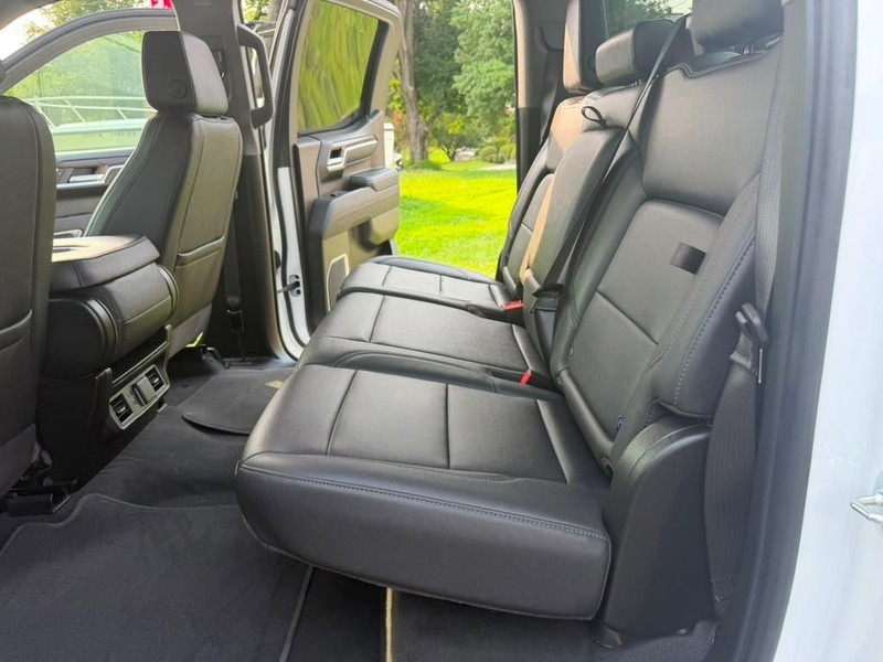 GMC Sierra 1500 Vehicle Full-screen Gallery Image 15