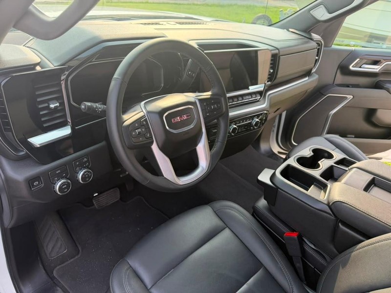 GMC Sierra 1500 Vehicle Full-screen Gallery Image 16