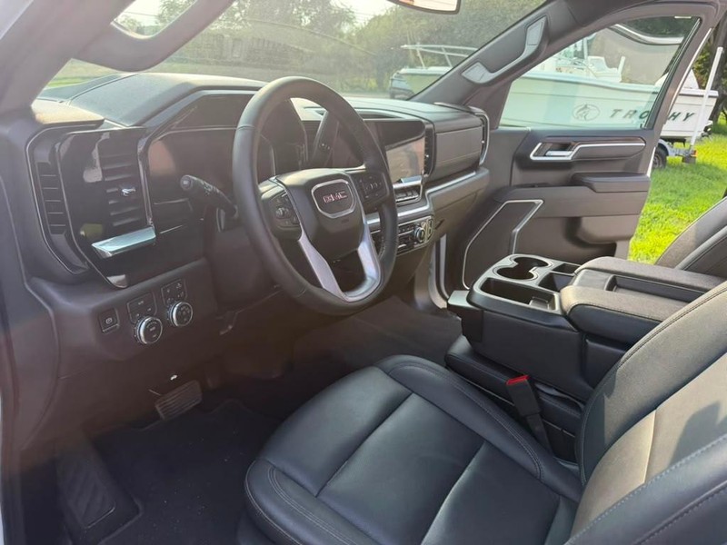 GMC Sierra 1500 Vehicle Full-screen Gallery Image 17