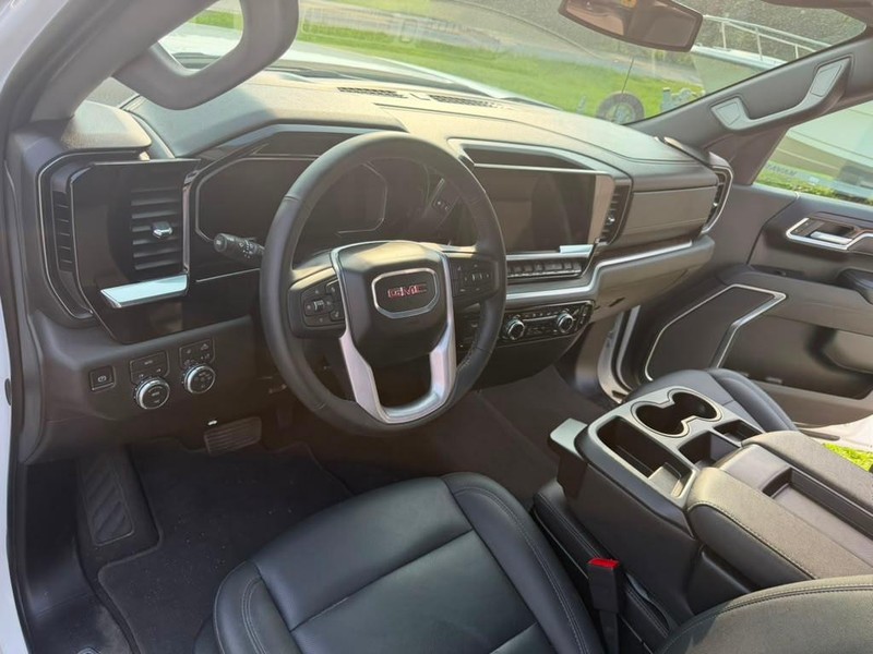 GMC Sierra 1500 Vehicle Full-screen Gallery Image 18