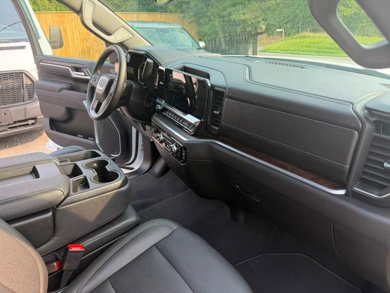 GMC Sierra 1500 Vehicle Full-screen Gallery Image 19