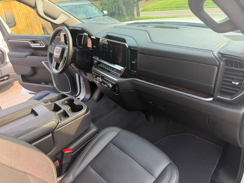GMC Sierra 1500 Vehicle Full-screen Gallery Image 21