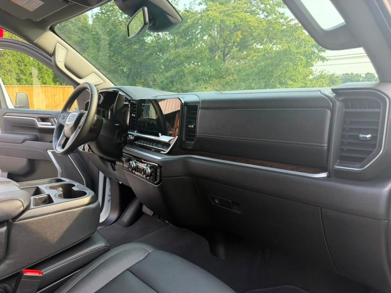 GMC Sierra 1500 Vehicle Full-screen Gallery Image 22