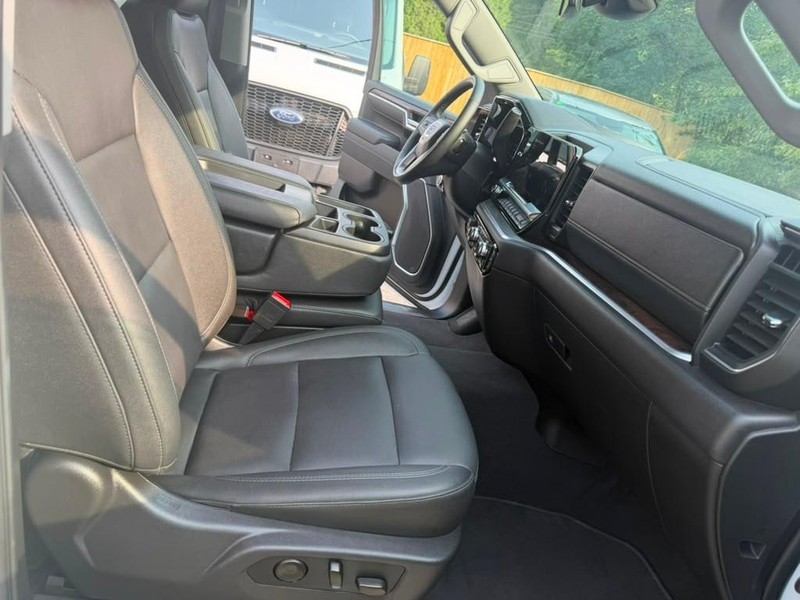 GMC Sierra 1500 Vehicle Full-screen Gallery Image 23