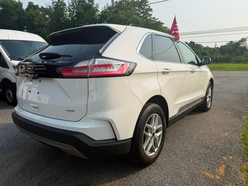 Ford Edge Vehicle Full-screen Gallery Image 9