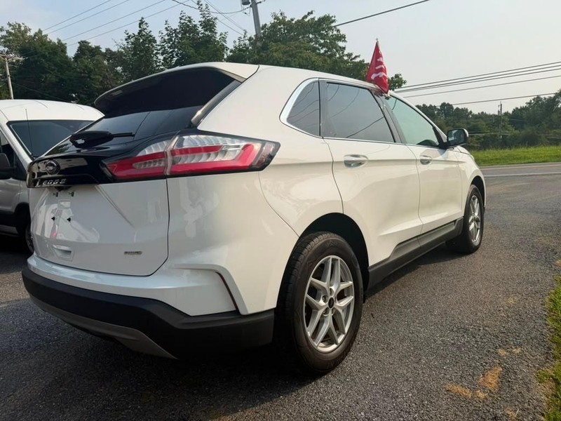 Ford Edge Vehicle Full-screen Gallery Image 10