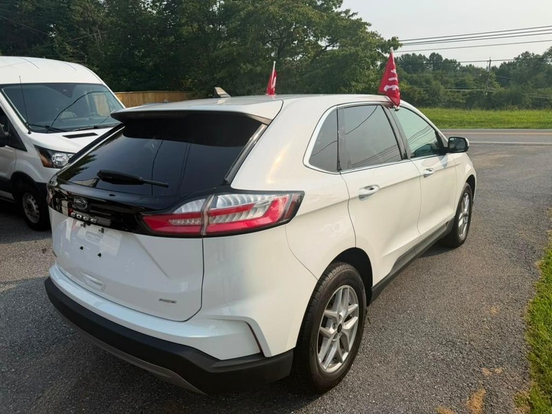 Ford Edge Vehicle Full-screen Gallery Image 11