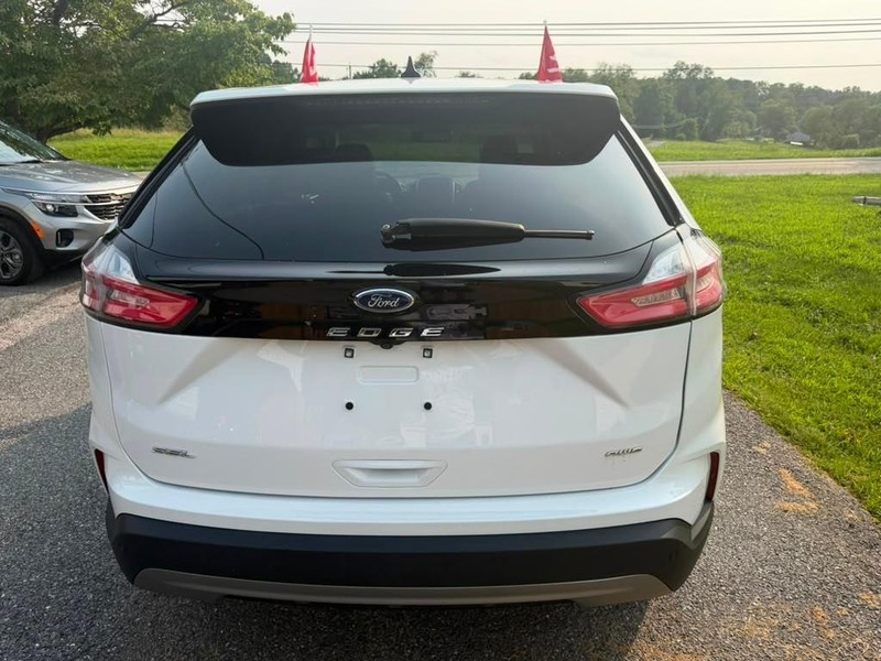 Ford Edge Vehicle Full-screen Gallery Image 12