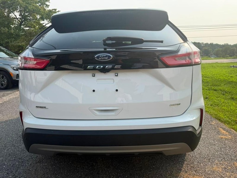 Ford Edge Vehicle Full-screen Gallery Image 13