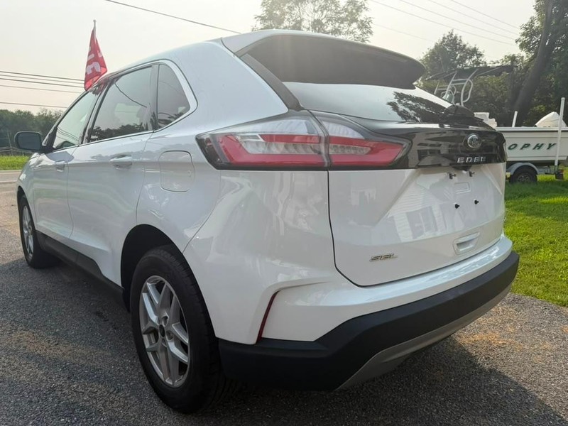 Ford Edge Vehicle Full-screen Gallery Image 14