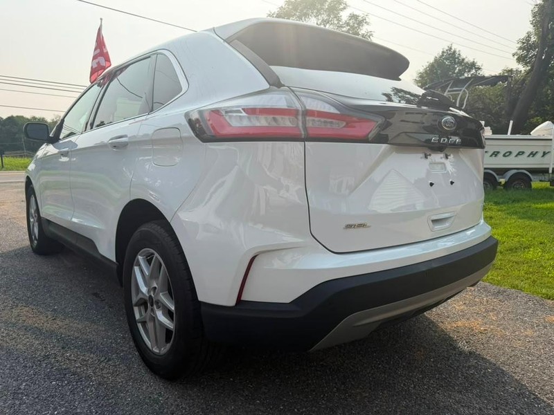 Ford Edge Vehicle Full-screen Gallery Image 15
