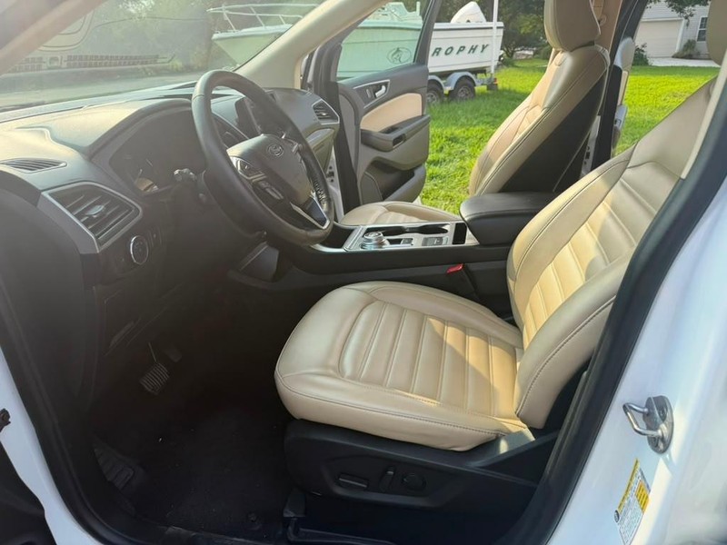 Ford Edge Vehicle Full-screen Gallery Image 20