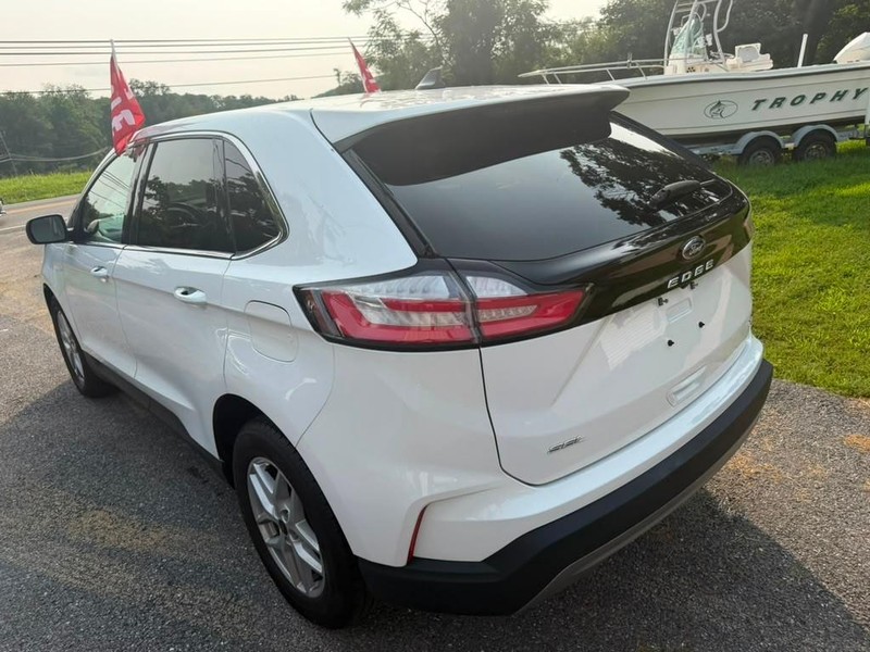 Ford Edge Vehicle Full-screen Gallery Image 23