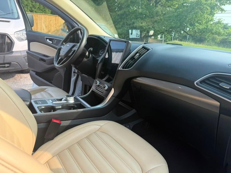Ford Edge Vehicle Full-screen Gallery Image 25