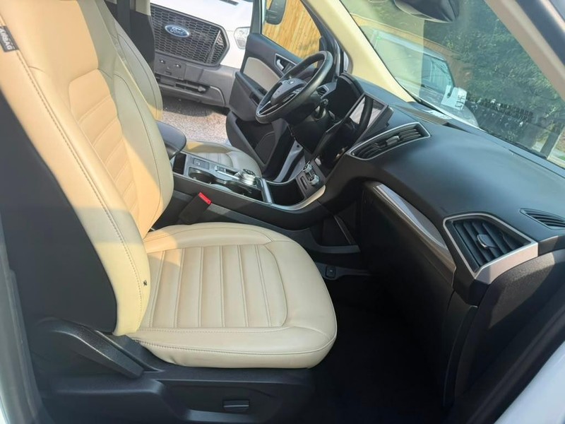 Ford Edge Vehicle Full-screen Gallery Image 26