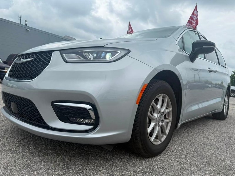 Chrysler Pacifica Vehicle Full-screen Gallery Image 6