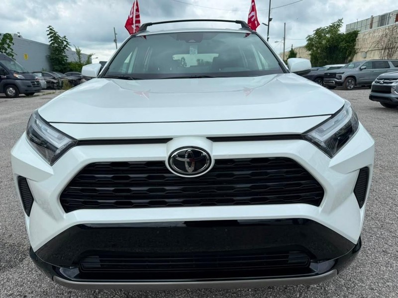 Toyota RAV4 Vehicle Full-screen Gallery Image 2