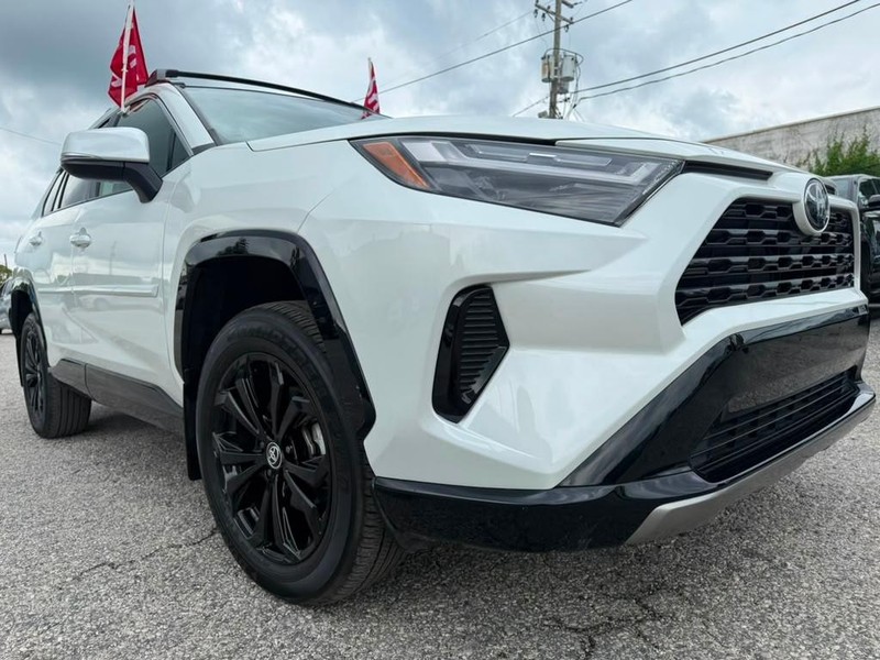 Toyota RAV4 Vehicle Full-screen Gallery Image 4