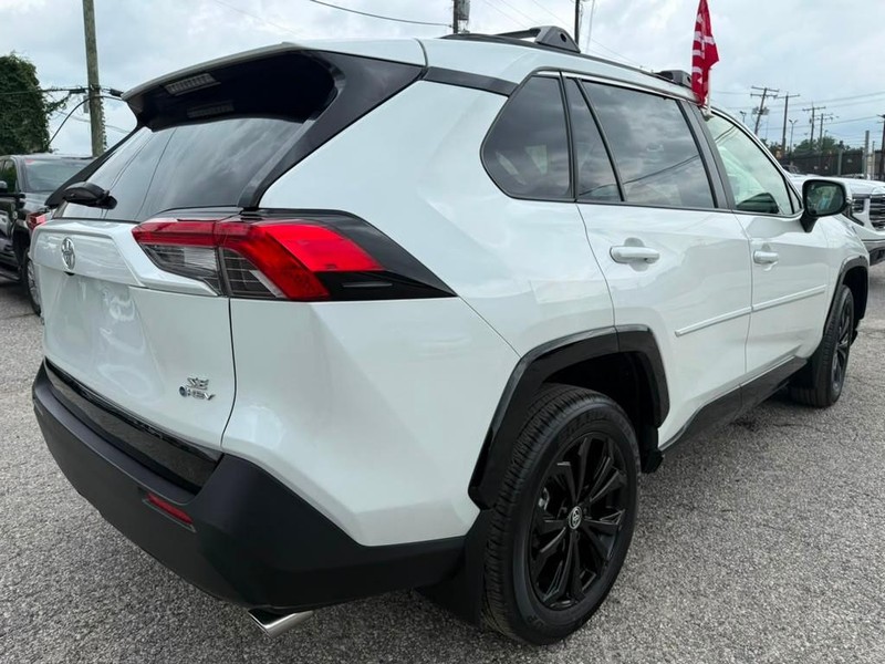 Toyota RAV4 Vehicle Full-screen Gallery Image 5