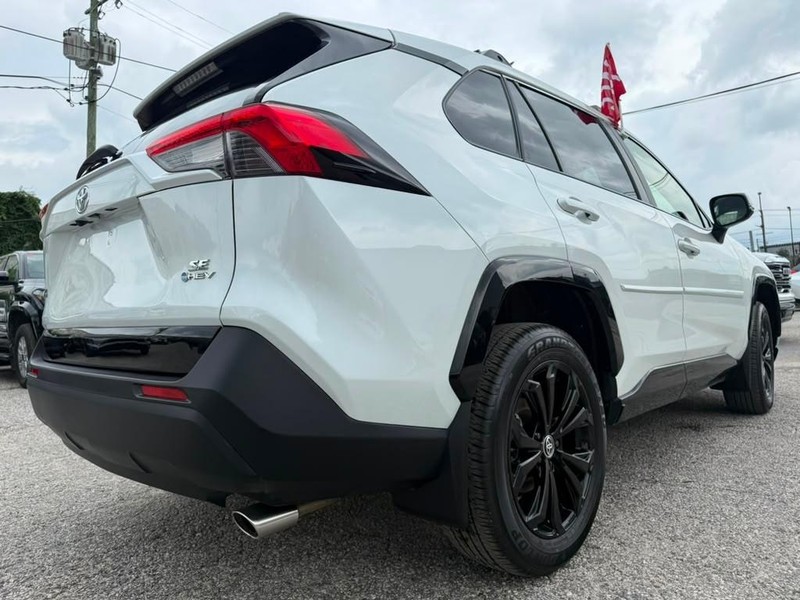 Toyota RAV4 Vehicle Full-screen Gallery Image 6