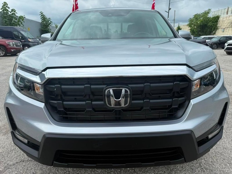 Honda Ridgeline Vehicle Full-screen Gallery Image 3