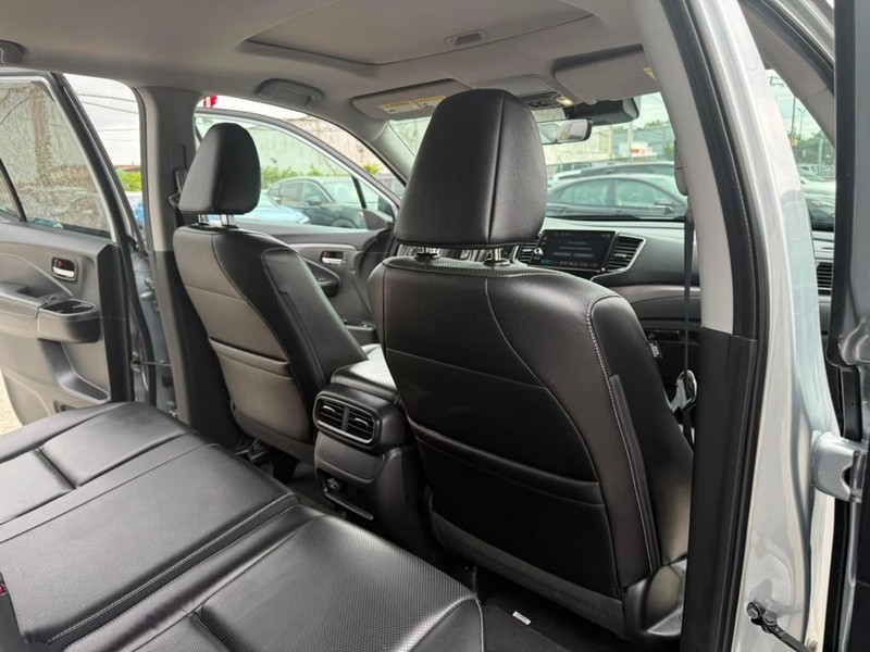 Honda Ridgeline Vehicle Full-screen Gallery Image 24