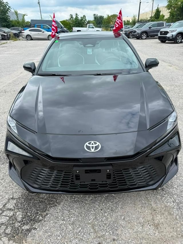 Toyota Camry Vehicle Full-screen Gallery Image 5