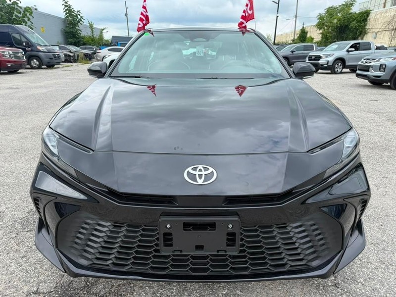 Toyota Camry Vehicle Full-screen Gallery Image 3
