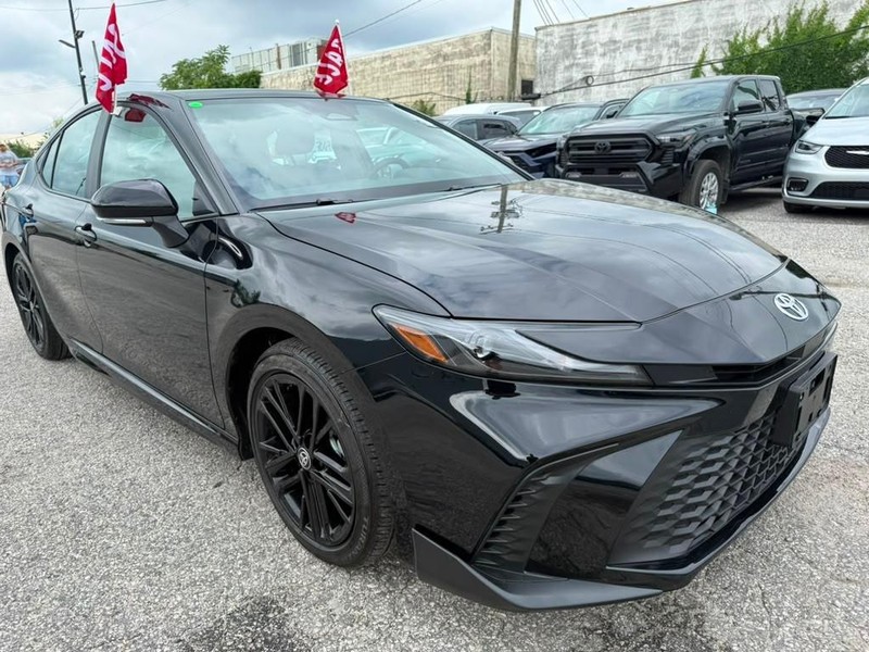 Toyota Camry Vehicle Full-screen Gallery Image 7