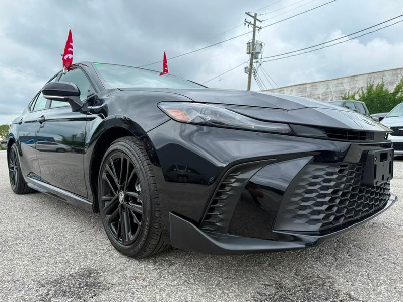 Toyota Camry Vehicle Full-screen Gallery Image 8