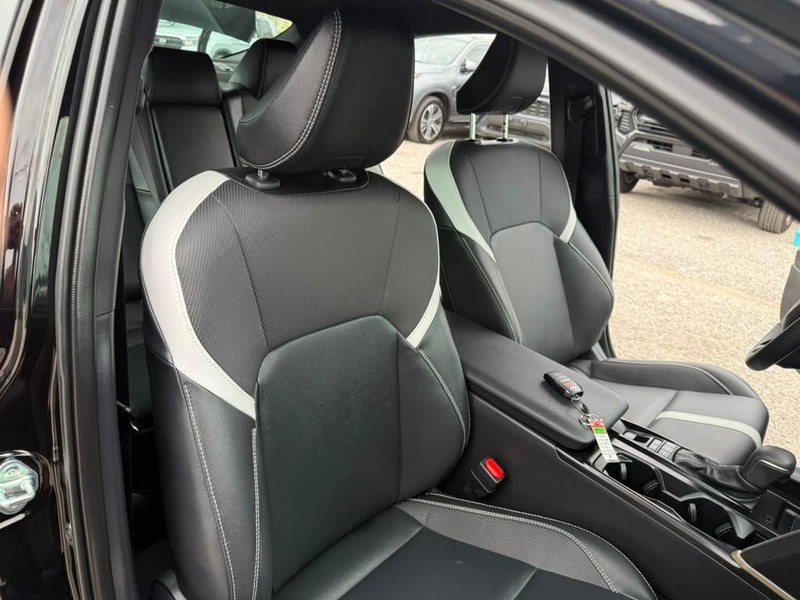 Toyota Camry Vehicle Full-screen Gallery Image 25