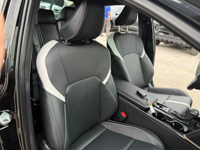 Toyota Camry Vehicle Full-screen Gallery Image 26