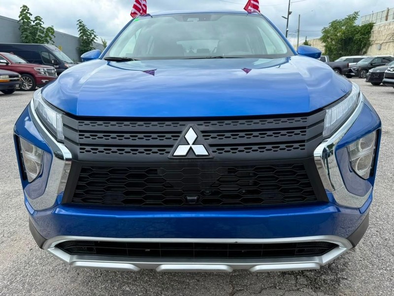 Mitsubishi Eclipse Cross Vehicle Full-screen Gallery Image 2