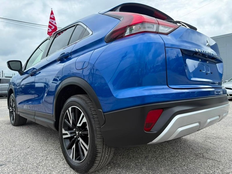 Mitsubishi Eclipse Cross Vehicle Full-screen Gallery Image 10